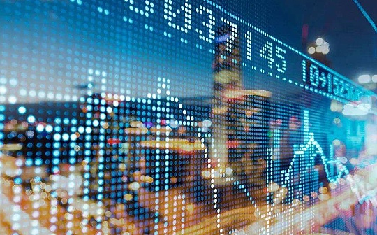 未来 100 天内对 XRP、Solana 和 Lightchain AI 投资 500 美元能产生什么收益？